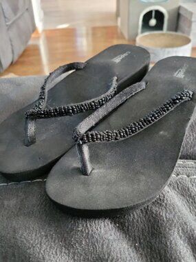 Womens size 8.5 flip flops